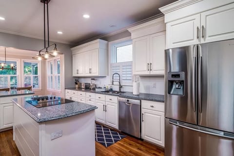 Kitchen: Perfect for chef's with tons of  countertop space for prep & cabinets!
