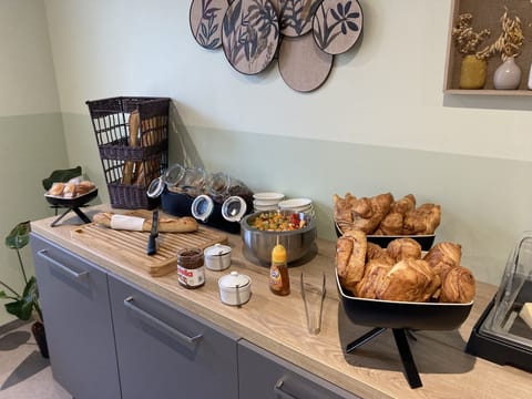 Daily buffet breakfast for a fee