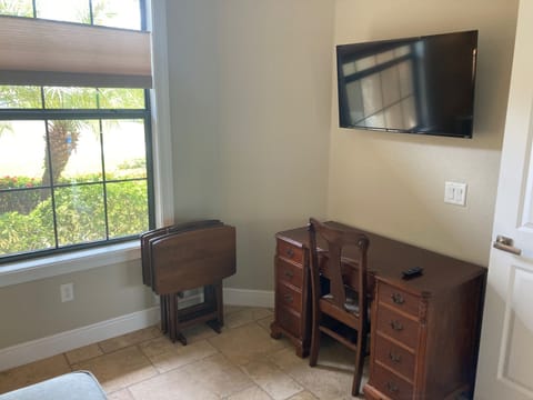Bedroom 4, desk and TV