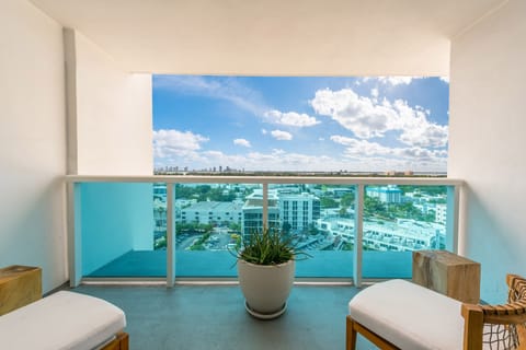 Private Balcony overlooking the Bay with Skyline Views!
