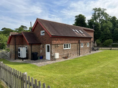 Fenced garden with patio and seating for 6