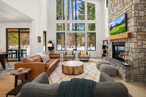 Wildflower in Suncadia: - Fantastic open-concept great room.