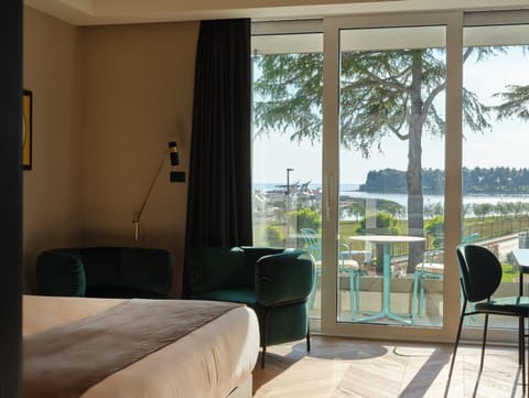 Superior Studio Suite | Minibar, in-room safe, desk, soundproofing