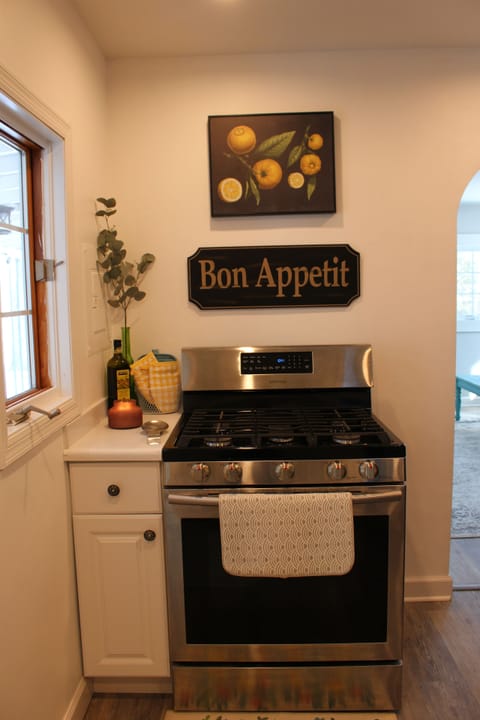 Full size gas range in the kitchen