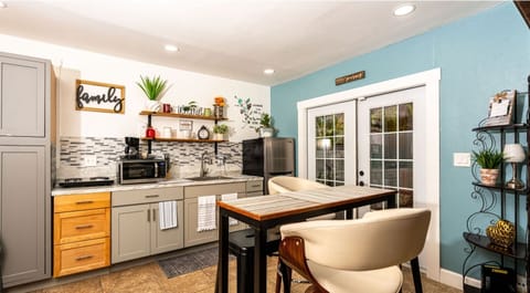 Kitchen / Dining Area with a four burner stove top plate/fully stocked