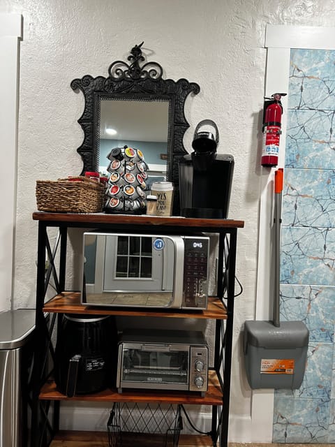 Fully equipped kitchen cooking/baking appliances. 