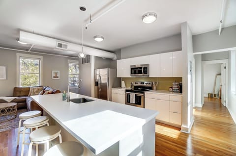 Kitchen | Breakfast Bar