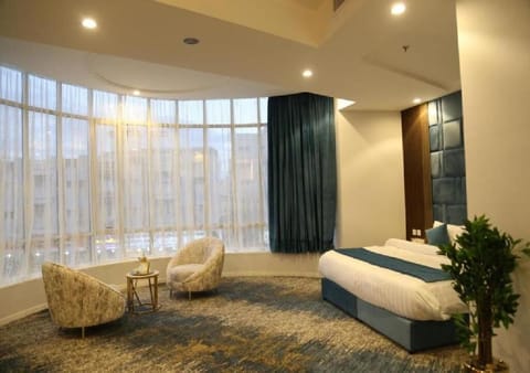 Royal Suite | Egyptian cotton sheets, premium bedding, down comforters, pillowtop beds
