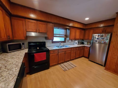 Nice Fully Equipped Kitchen