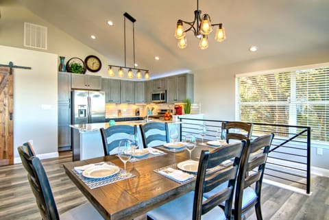 Another view of the dining area: perfect for a family gathering. 