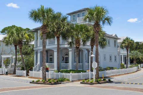Welcome to The Quarterdeck at Carillon!