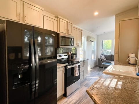 Cabin, Private Bathroom (Penny Lane ) | Private kitchen