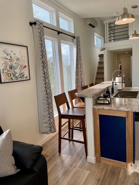 Family Cabin, Private Bathroom (The Blackbird) | Interior