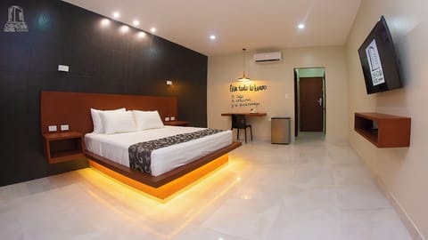Honeymoon Room, 1 King Bed | Egyptian cotton sheets, premium bedding, pillowtop beds, minibar