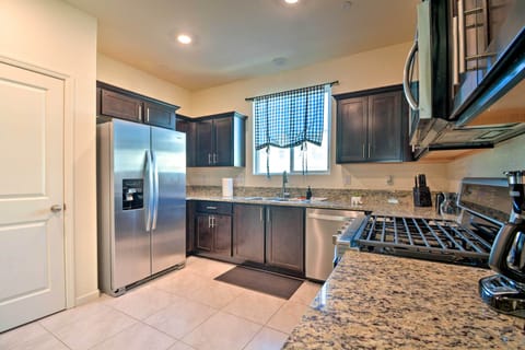 Kitchen | Fully Equipped w/ Cooking Basics