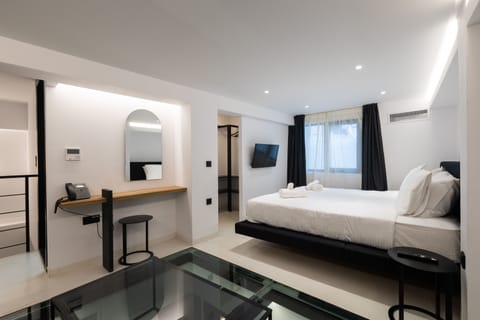 Premium Suite | Egyptian cotton sheets, premium bedding, in-room safe, blackout drapes