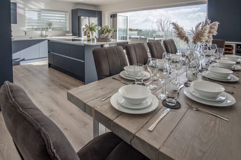 House (5 Bedrooms) | Living area | 32-inch Smart TV with cable channels, TV