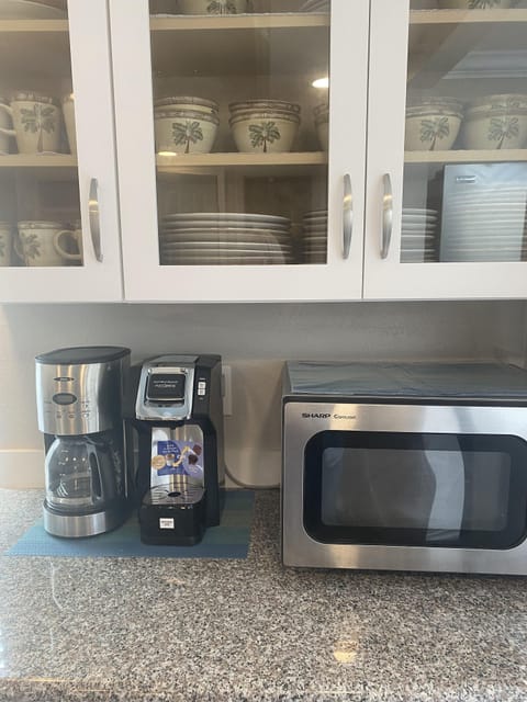 Keurig, 14-cup drip pot, microwave, plenty of dishes