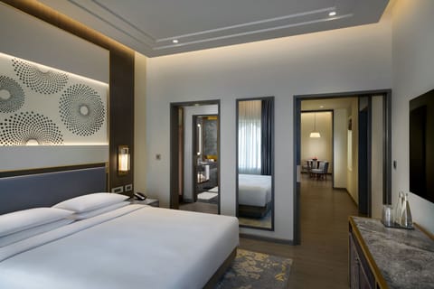 Suite (Majestic) | Down comforters, minibar, in-room safe, desk