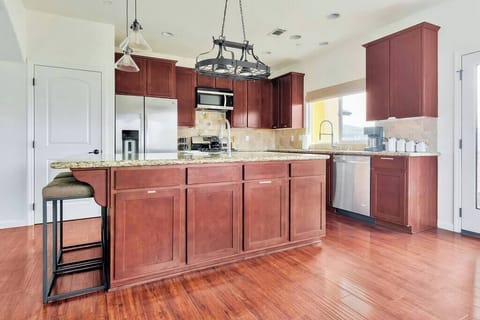 6d705f3a fabc 4cb2 8637 a77bb762bb49