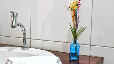 Standard Double Room, 1 Double Bed | Bathroom | Shower, hair dryer, towels