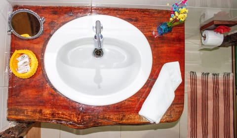 Standard Double Room, 1 Double Bed | Bathroom | Shower, hair dryer, towels