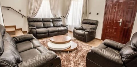 House, Multiple Bedrooms | Living area | Flat-screen TV