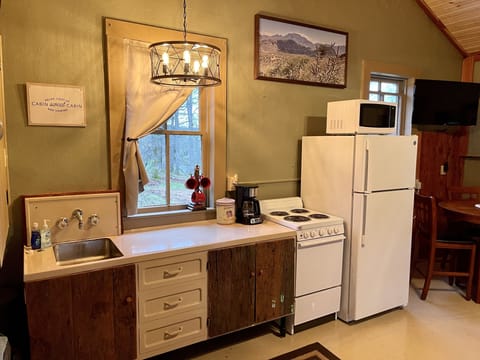 Kitchenette complete with everything you need to make a meal.