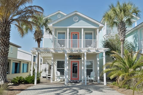Beach house on a quiet street. Large driveways holds up to four vehicles. 