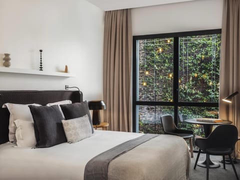 Superior Room, 180x200 cm bed, patio view | Premium bedding, free minibar, in-room safe, desk