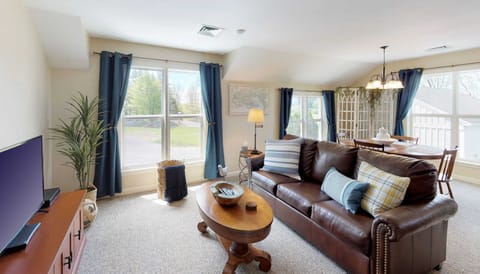 Spacious Livingroom