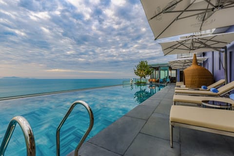 Outdoor pool, sun loungers