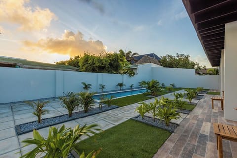 This is a NEW modern one bedroom apartment in a small private complex with four apartments in an amazing location. 
There is a shared pool and laundry area, great WiFi and air conditioning throughout, and control for each area.