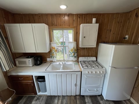 Cabin 7's kitchen