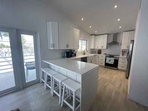 Kitchen counter eating area 