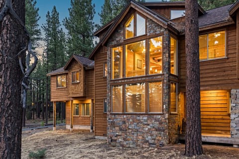 https://my.matterport.com/show/?m=hkwLUs7gDe8