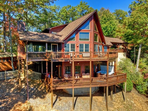 Mountain home with great views and outdoor living