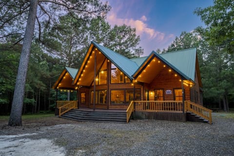 Your Cabin gateway starts here. Circular driveway in front of the cabin offering plenty of parking.