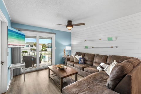 Tradewinds 14 Living Room