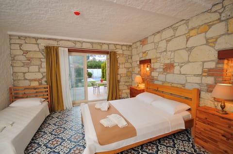 Frette Italian sheets, premium bedding, minibar, individually decorated