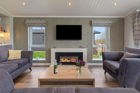 Luxury Lodge, Close to Beach, Pet Friendly