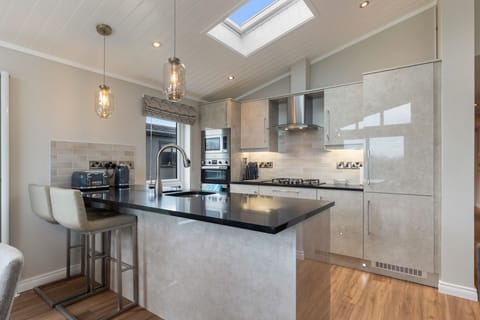 Luxury Lodge, Close to Beach, Pet Friendly