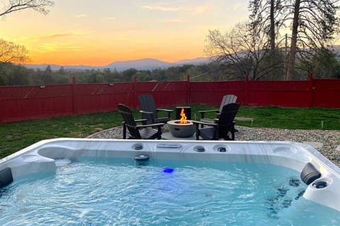Enjoy the amazing sunset views in our luxury 7 seater spa
