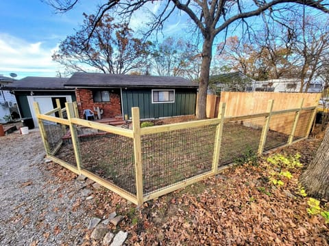 Keep them doggies safe in our new fence!