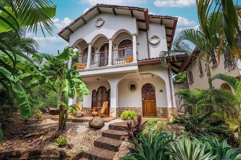 A private villa with everything you need to relax, refresh and PURA VIDA.
