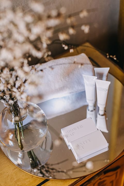 Traditional Suite | Bathroom | Designer toiletries, hair dryer, slippers, bidet