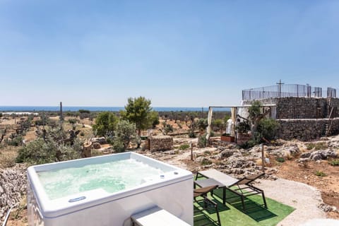 Panoramic House | Jetted tub