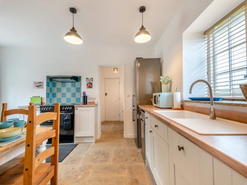 Kitchen/diner | Grooms Cottage, Westbury-on-Severn