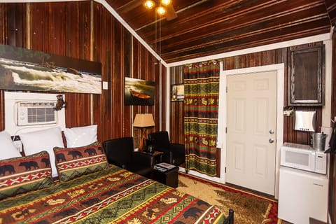 Yowie Cabin | Laptop workspace, iron/ironing board, free WiFi, bed sheets