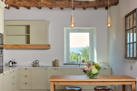 Villa, 5 Bedrooms | Private kitchen | Coffee/tea maker, electric kettle, highchair